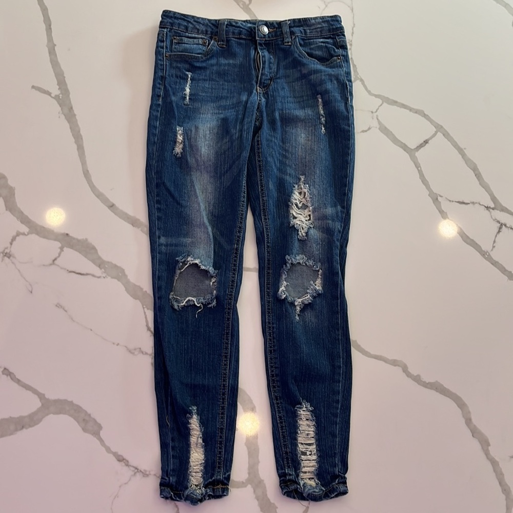 Skinny distress jean
